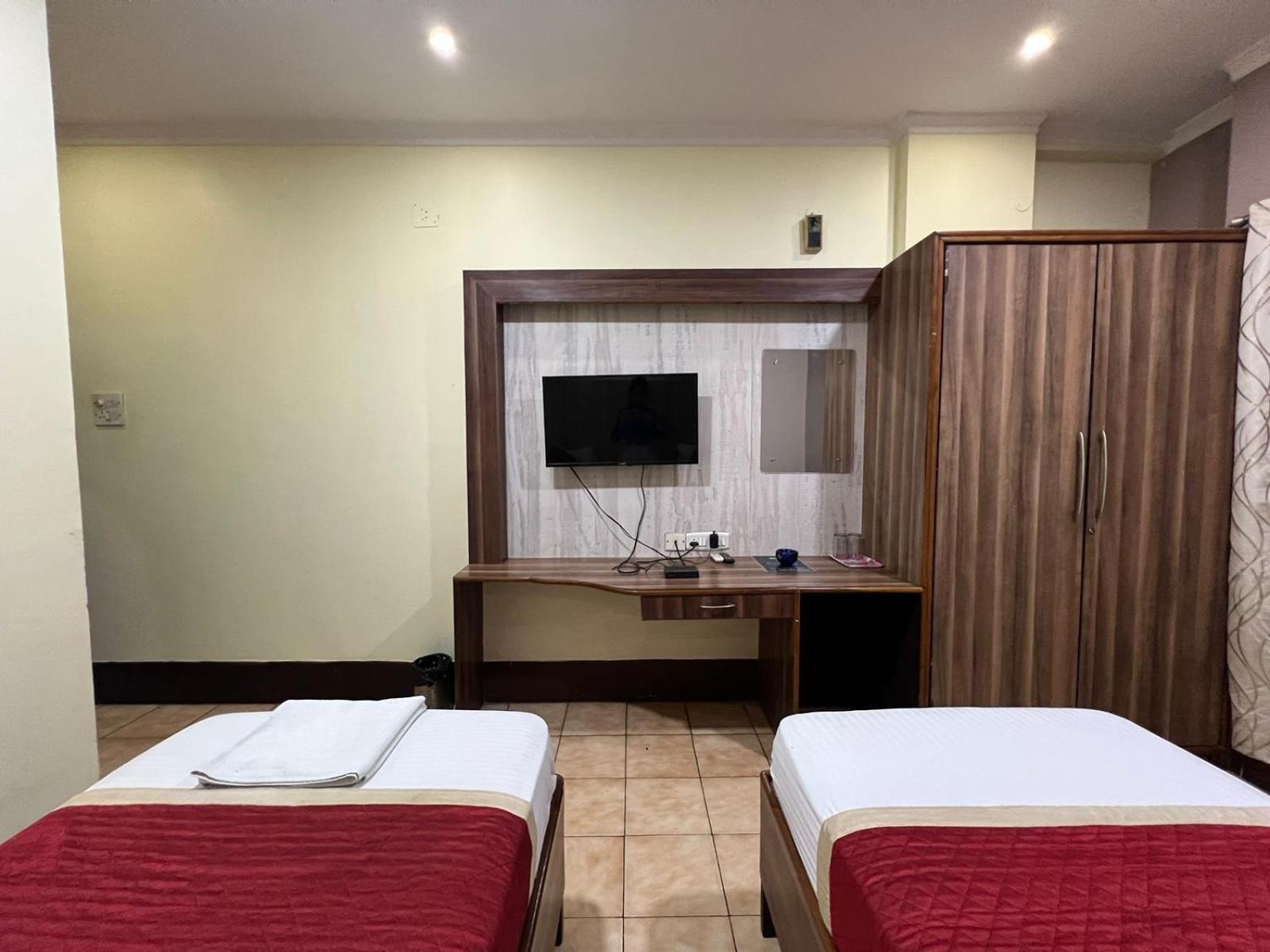 Hotel Bluemoon Guwahati Zewnętrze zdjęcie